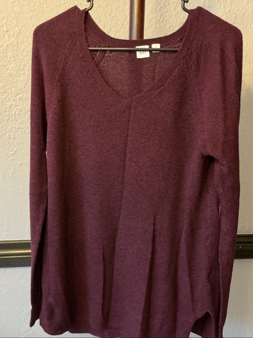 GAP V-Neck Sweater in Plum